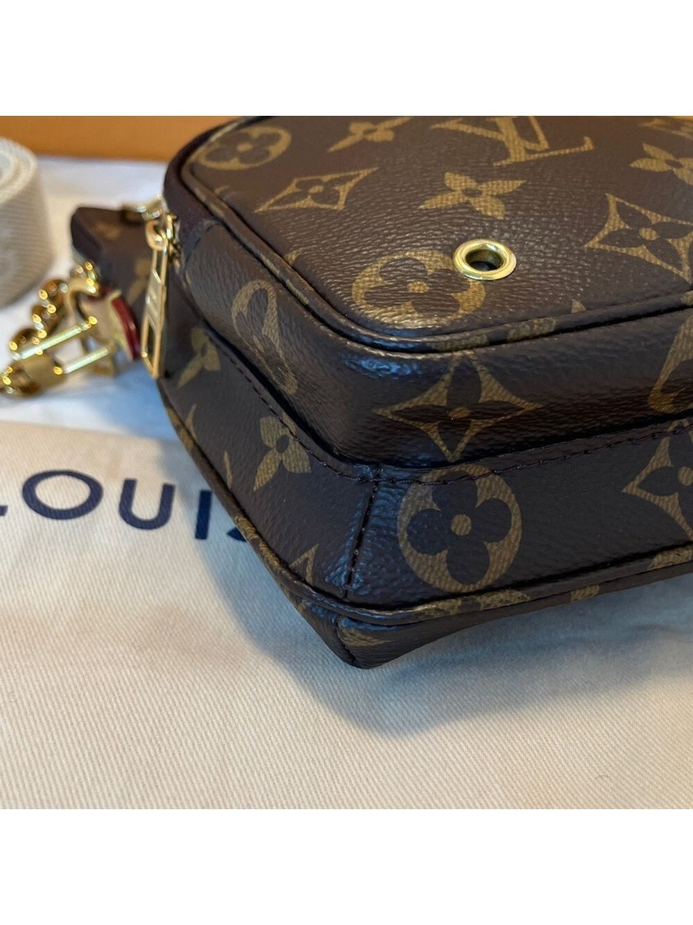 Louis Vuitton Monogram Utility Phone Sleeve Bag - Picture 8 of 16